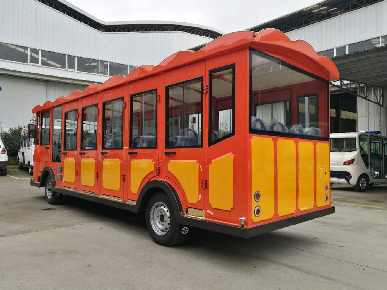 23座全封闭观光车