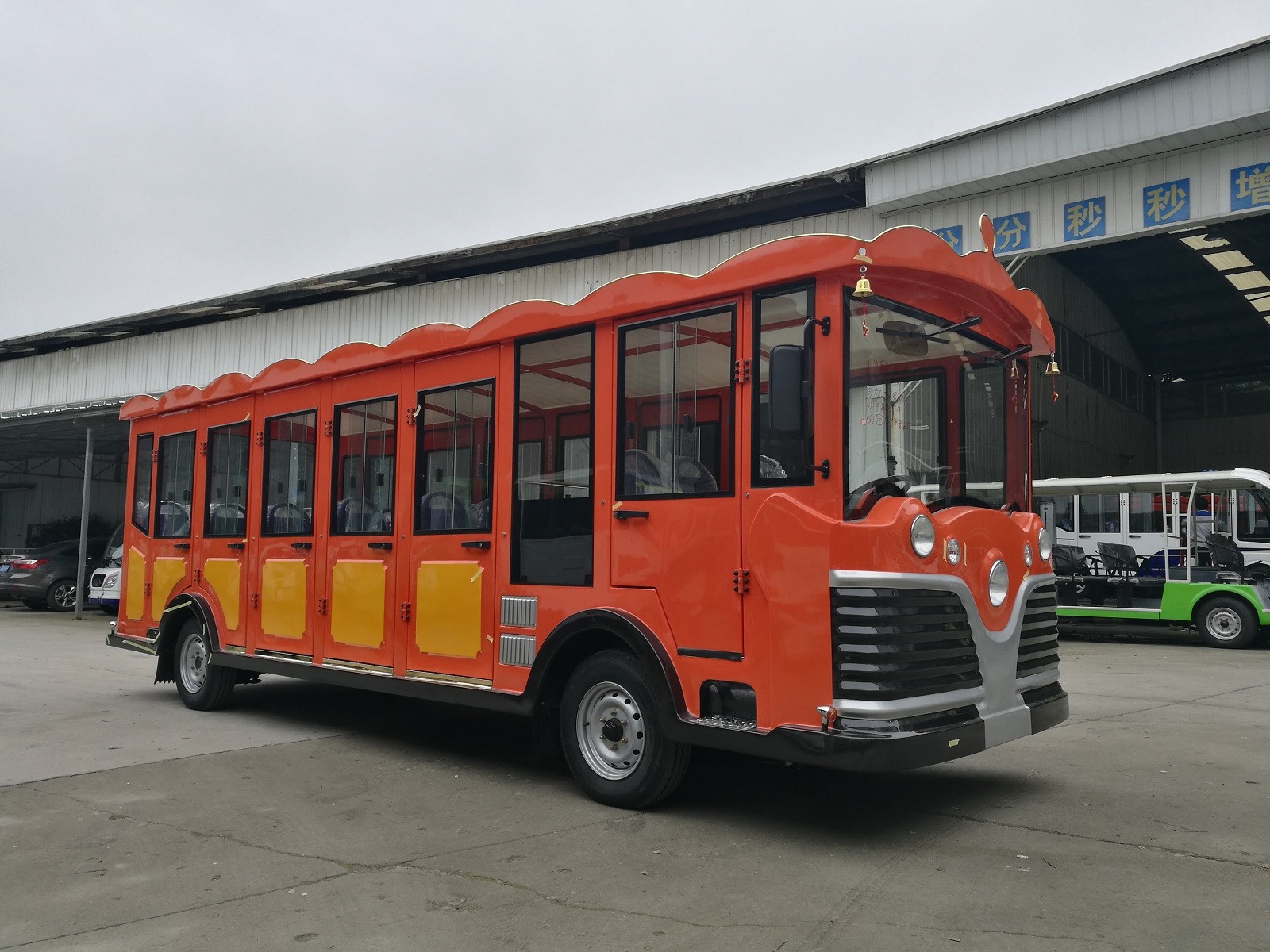 23座全封闭观光车