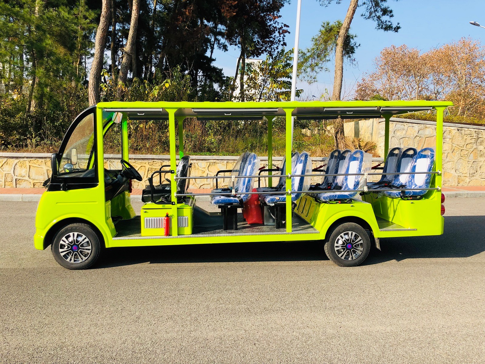 14座燃油观光车