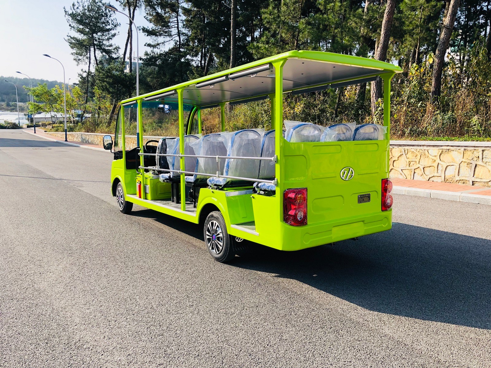 14座燃油观光车